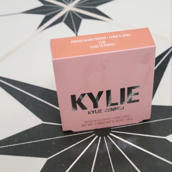 ✨️2xHP✨️NIB KYLIE Pressed Blush Powder 726 CLOSE TO PERFECT - Picture 2 of 12